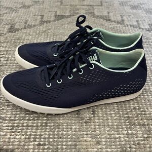 Women’s puma golf sneakers